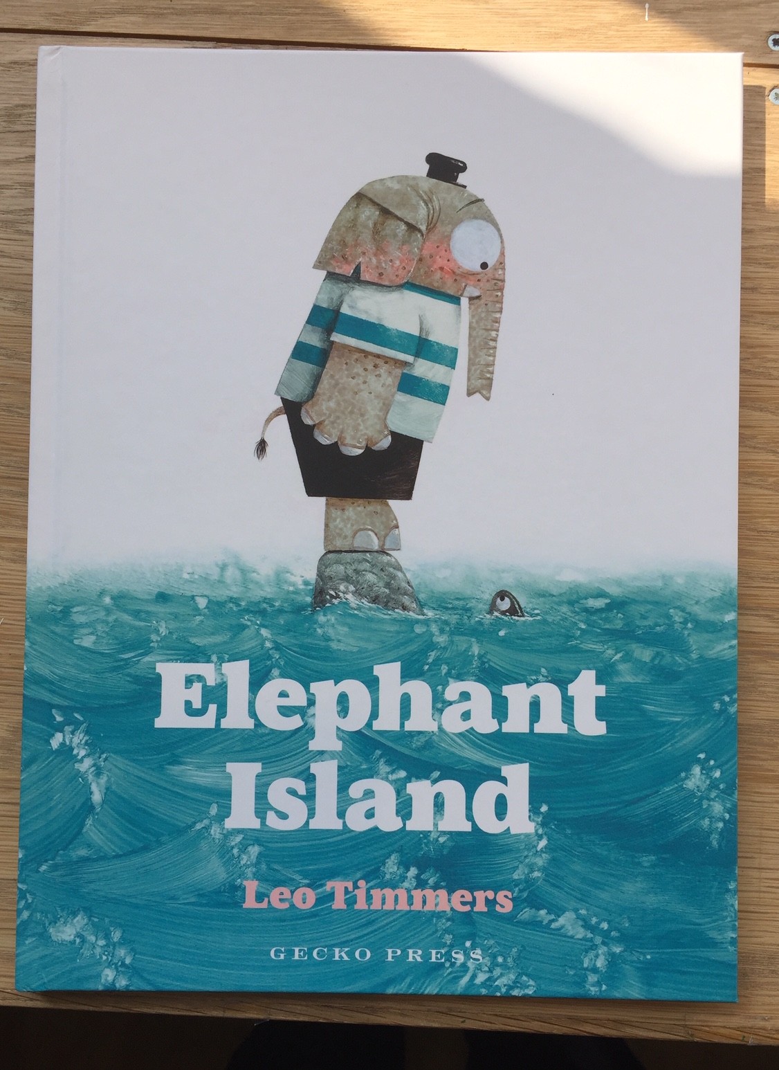 Cover of Elephant Island by Leo Timmers