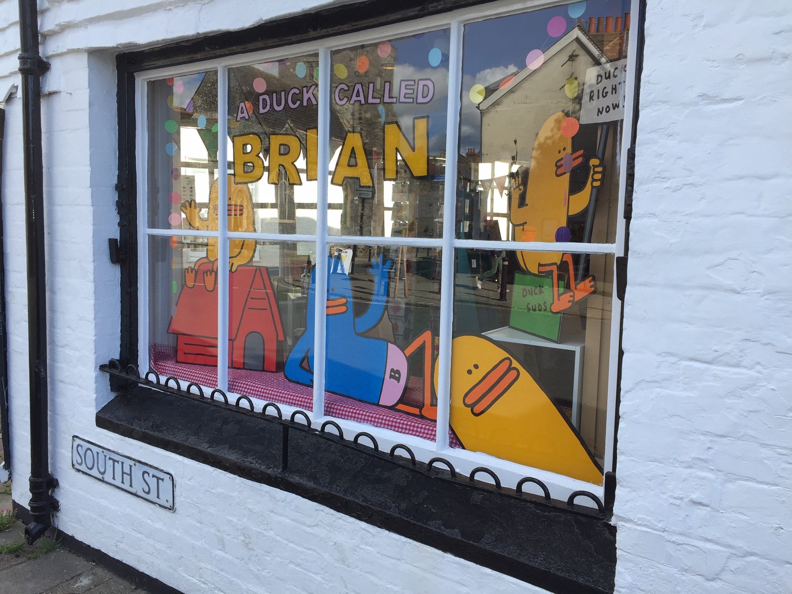 window display by Al Murphy at Bags of Books